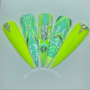 Press on nails of different shapes